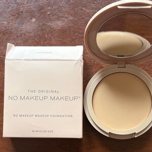No Makeup Makeup Compact Foundation - Light/Medium